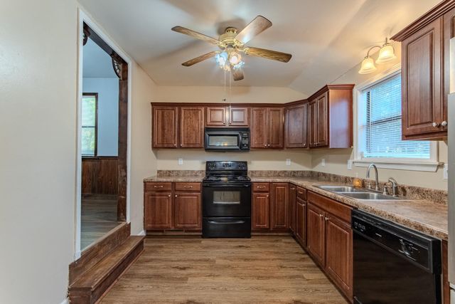 415 CAGLE CIR, Savannah, TN 38372