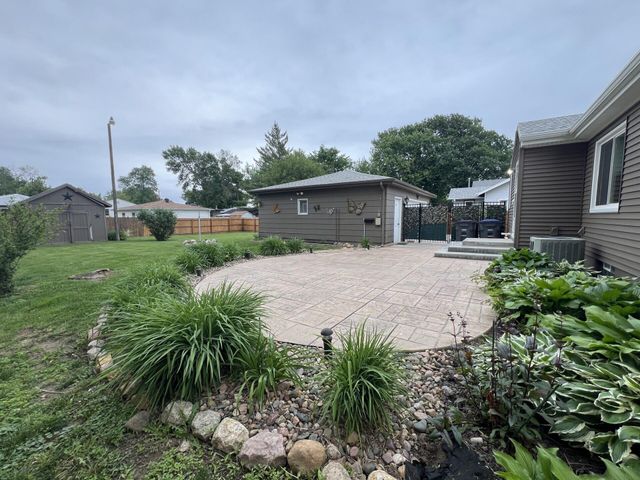 2708 AVENUE I, Council Bluffs, IA 51501