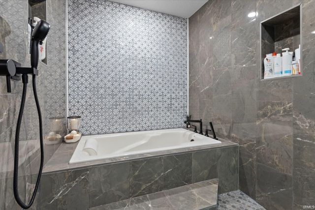 13309 Sangiovese Place, Fort Wayne, IN 46845