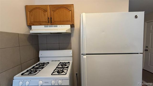 141 W Cornell Avenue, Pontiac, MI 48340