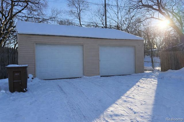 141 W Cornell Avenue, Pontiac, MI 48340