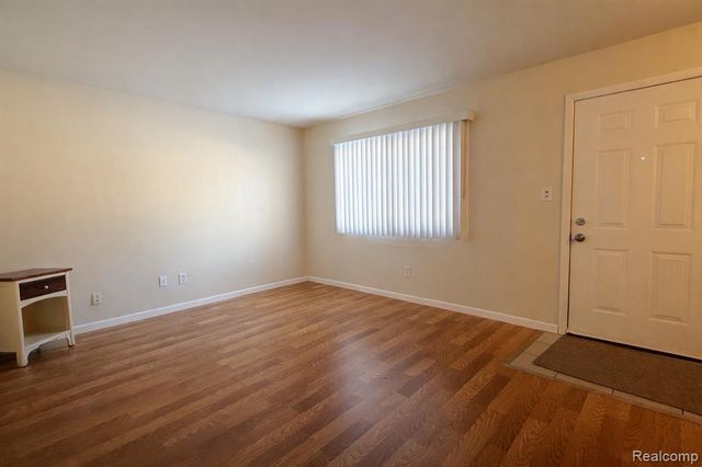 141 W Cornell Avenue, Pontiac, MI 48340