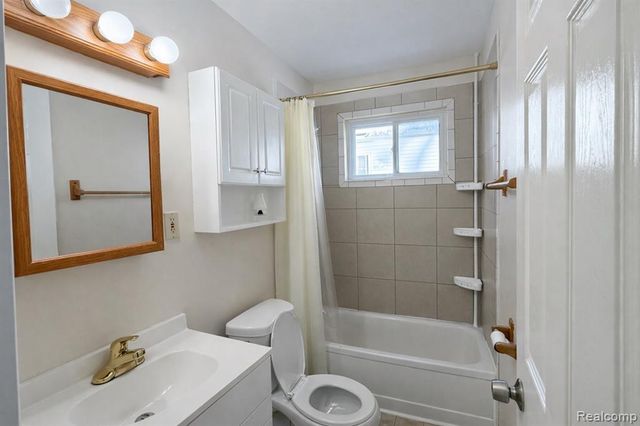 141 W Cornell Avenue, Pontiac, MI 48340