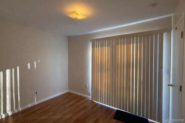 141 W Cornell Avenue, Pontiac, MI 48340