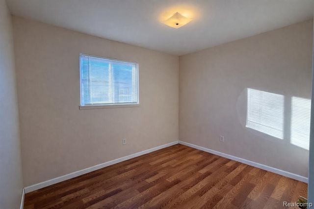 141 W Cornell Avenue, Pontiac, MI 48340