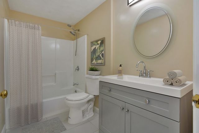 197 High St 2, Andover, MA 01810