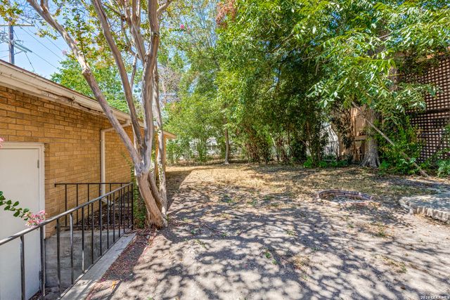 101 CANTERBURY HILL ST, Terrell Hills, TX 78209