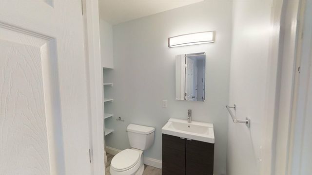836 Canterbury St 2R, Boston, MA 02131