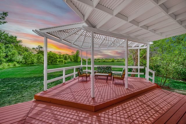 1044 Oakhill Drive, Aurora, IL 60502