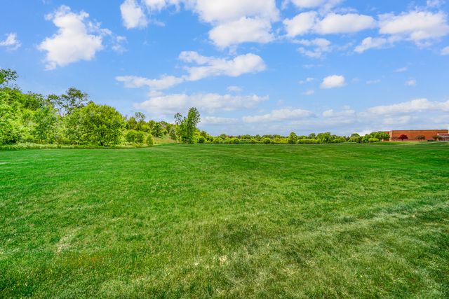 1044 Oakhill Drive, Aurora, IL 60502