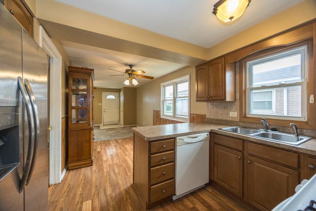 12716 S Saginaw Avenue, Chicago, IL 60633