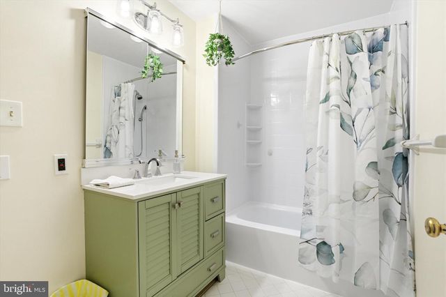 27 ASPEN CT, Bordentown, NJ 08505