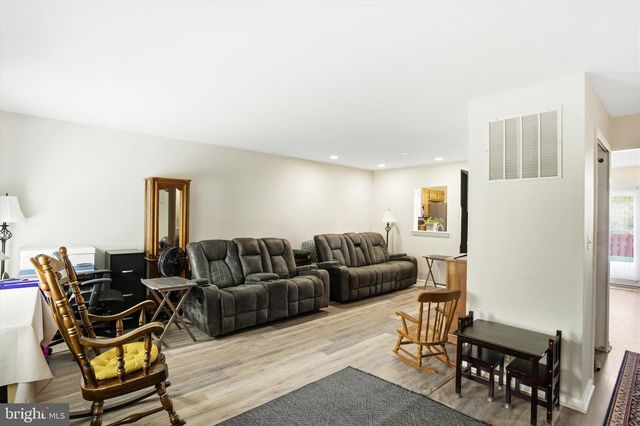 27 ASPEN CT, Bordentown, NJ 08505