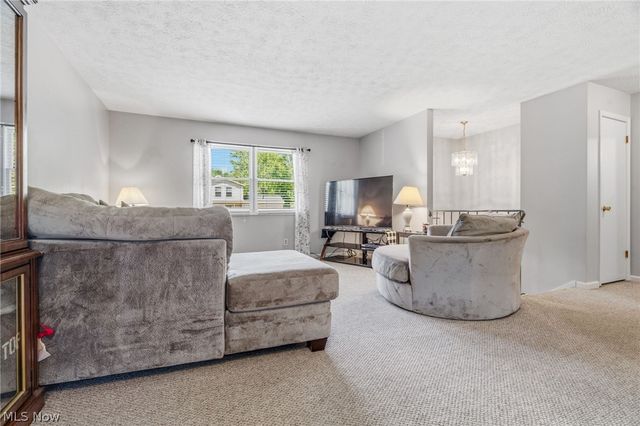 50 Kirby Drive, Akron, OH 44319