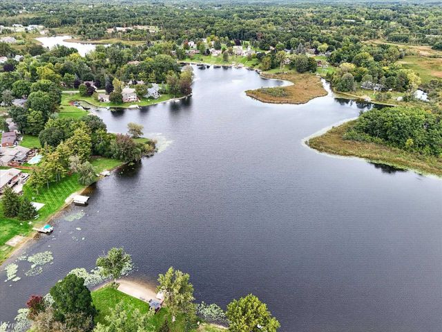 1269 Lake Valley Drive, Fenton Twp, MI 48430