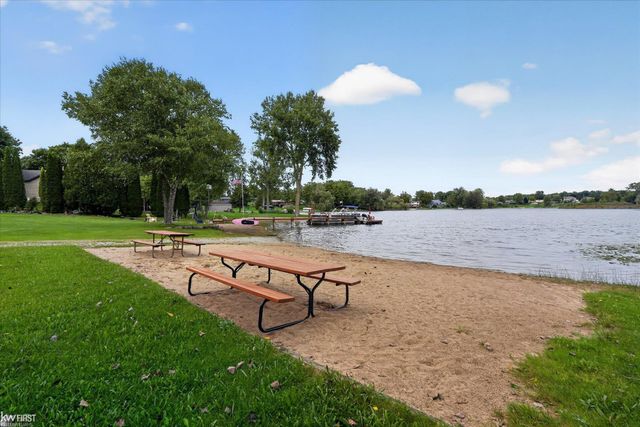 1269 Lake Valley Drive, Fenton Twp, MI 48430