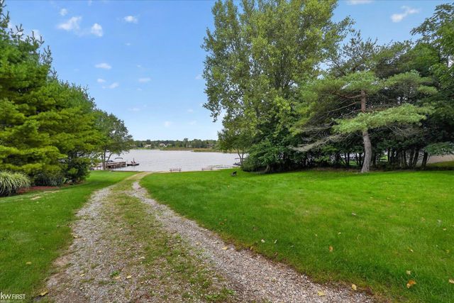 1269 Lake Valley Drive, Fenton Twp, MI 48430