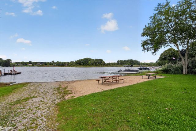 1269 Lake Valley Drive, Fenton Twp, MI 48430