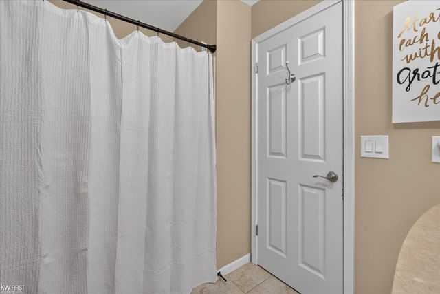 1269 Lake Valley Drive, Fenton Twp, MI 48430