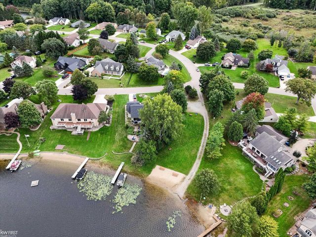 1269 Lake Valley Drive, Fenton Twp, MI 48430
