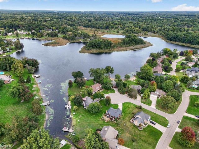 1269 Lake Valley Drive, Fenton Twp, MI 48430