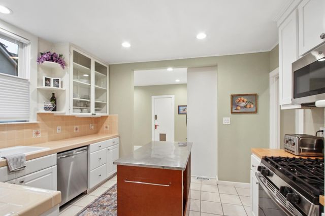 733 35th St, Sacramento, CA 95816