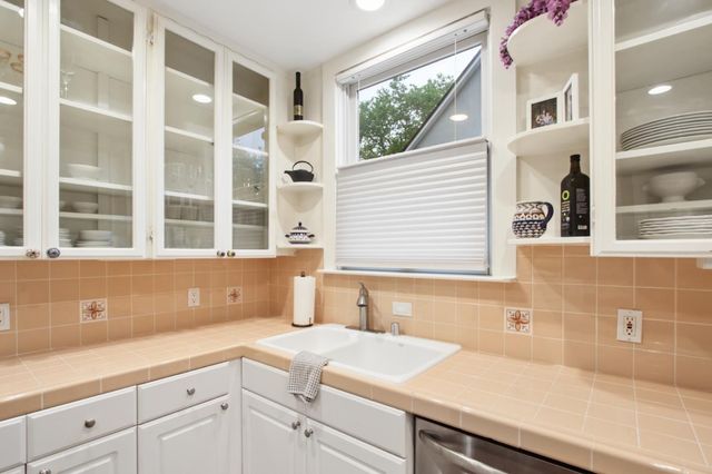 733 35th St, Sacramento, CA 95816