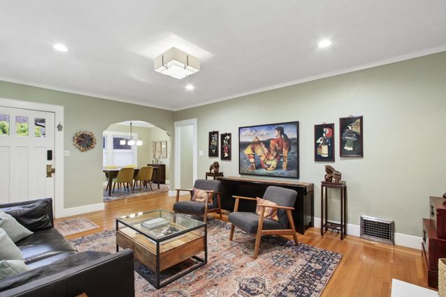 733 35th St, Sacramento, CA 95816