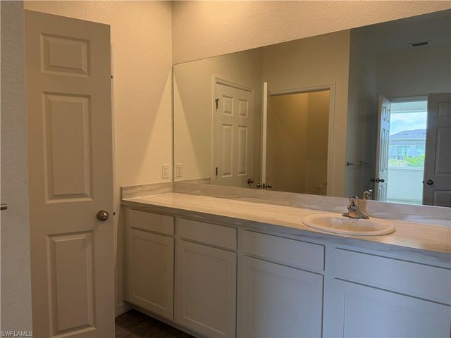 916 NW 3rd AVE, Cape Coral, FL 33993