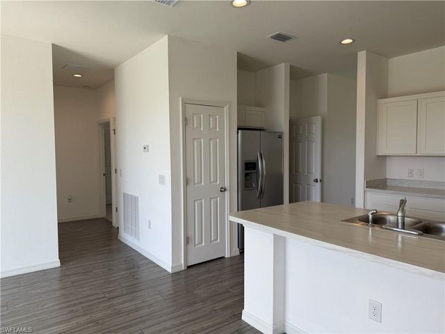 916 NW 3rd AVE, Cape Coral, FL 33993