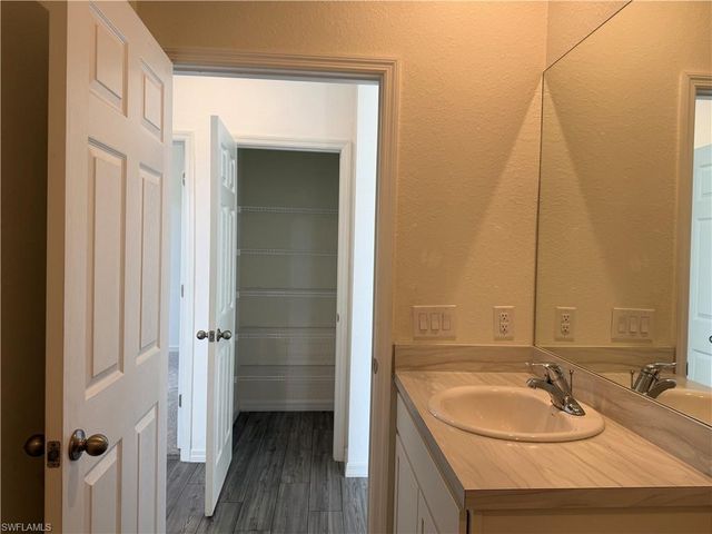 916 NW 3rd AVE, Cape Coral, FL 33993