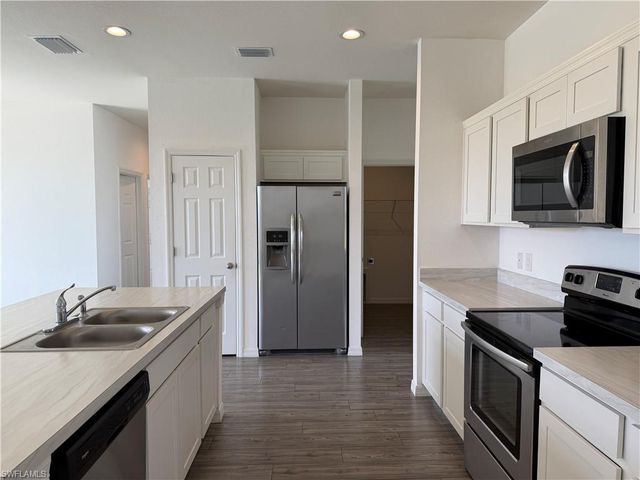 916 NW 3rd AVE, Cape Coral, FL 33993
