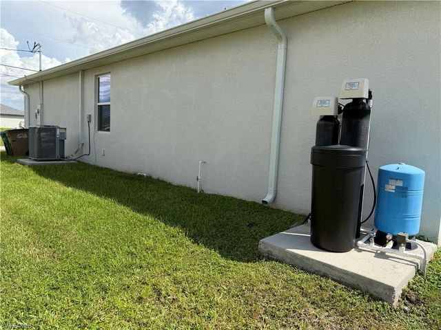 916 NW 3rd AVE, Cape Coral, FL 33993