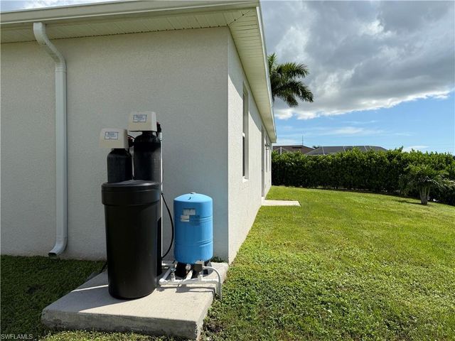 916 NW 3rd AVE, Cape Coral, FL 33993