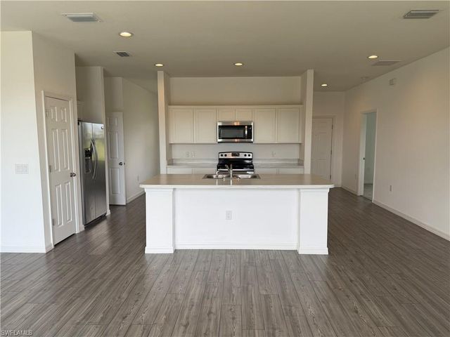 916 NW 3rd AVE, Cape Coral, FL 33993