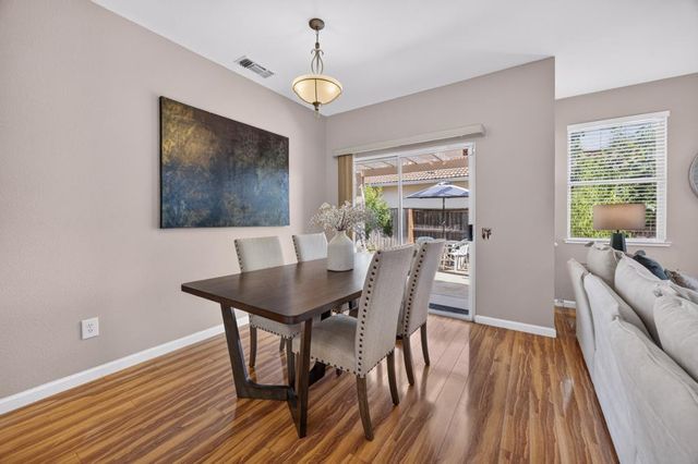 101 Aruba Cir, Sacramento, CA 95823