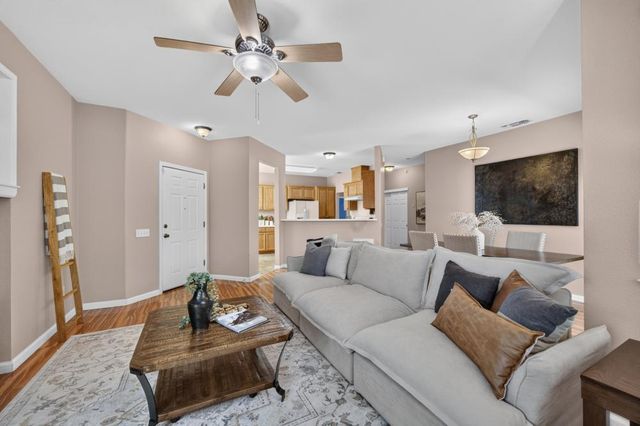 101 Aruba Cir, Sacramento, CA 95823