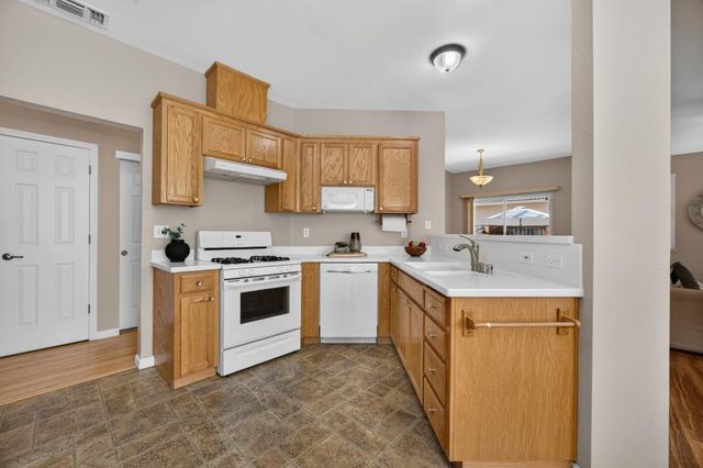 101 Aruba Cir, Sacramento, CA 95823