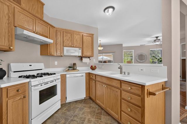 101 Aruba Cir, Sacramento, CA 95823