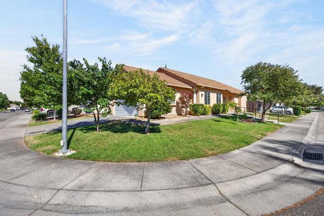 101 Aruba Cir, Sacramento, CA 95823