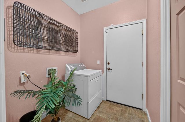 101 Aruba Cir, Sacramento, CA 95823