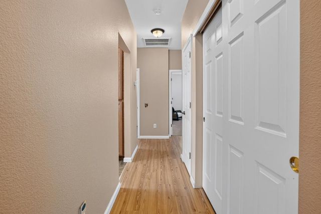 101 Aruba Cir, Sacramento, CA 95823