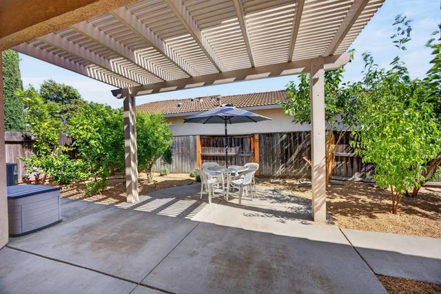 101 Aruba Cir, Sacramento, CA 95823