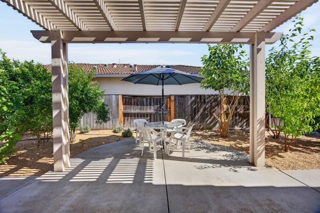 101 Aruba Cir, Sacramento, CA 95823