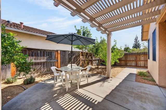 101 Aruba Cir, Sacramento, CA 95823