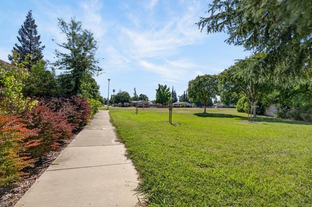101 Aruba Cir, Sacramento, CA 95823