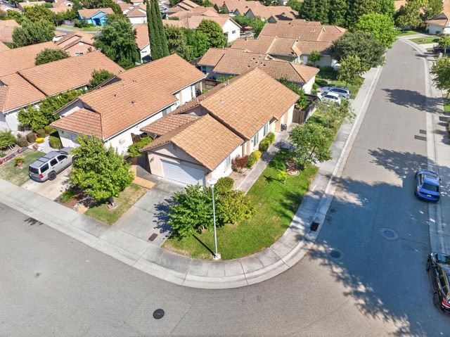 101 Aruba Cir, Sacramento, CA 95823