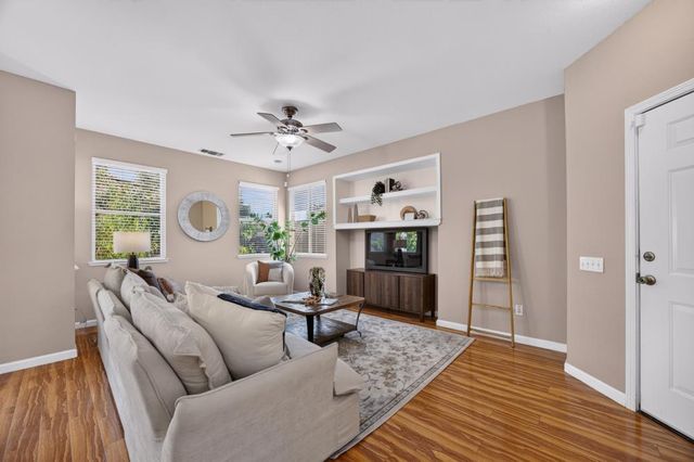 101 Aruba Cir, Sacramento, CA 95823