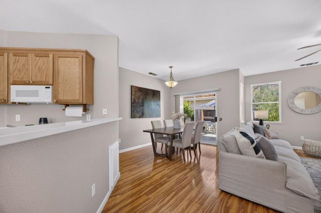 101 Aruba Cir, Sacramento, CA 95823