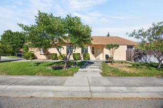 101 Aruba Cir, Sacramento, CA 95823